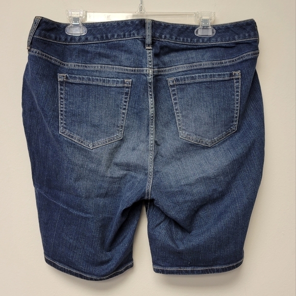 Torrid Disney Ursula Boyfriend Bermuda Jean Shorts 16 - Picture 6 of 9